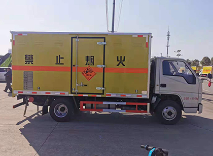 三亚爆破器材运输车技术升级与安全合规新趋势